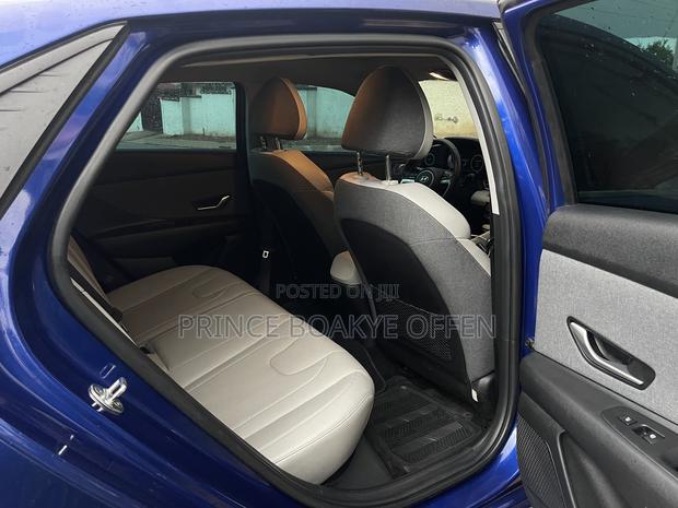 Hyundai Elantra 2023 Blue photo 8