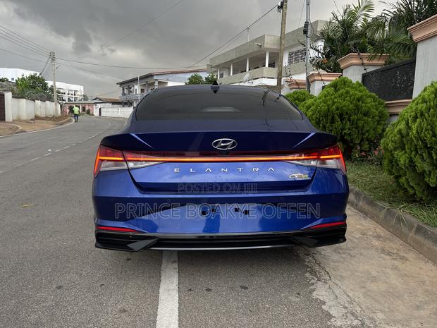 Hyundai Elantra 2023 Blue photo 2