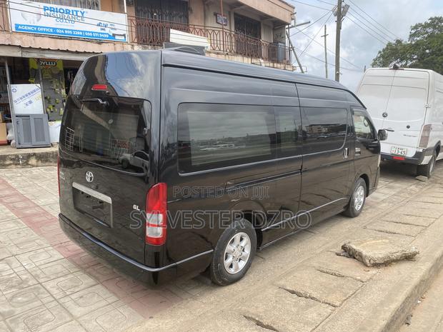 Toyota HiAce 2010 Grey