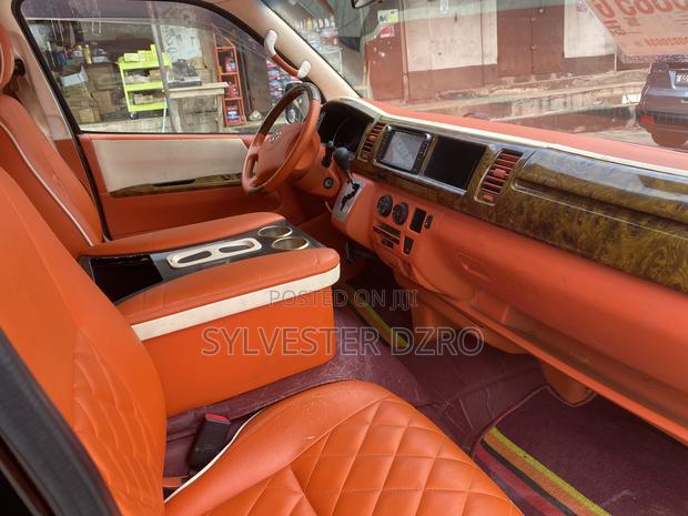 Toyota HiAce 2010 Grey