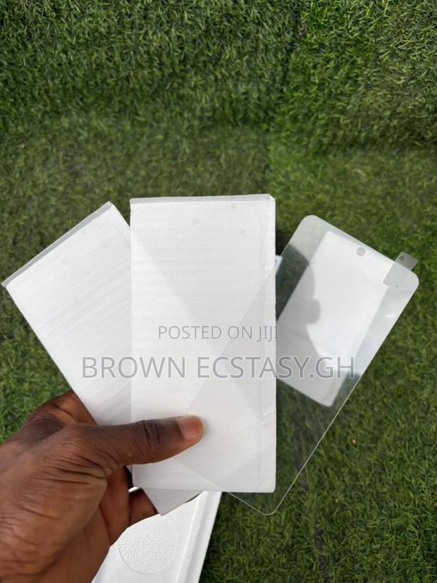 Samsung Galaxy A71 Clear Screen Protector · Photo 4