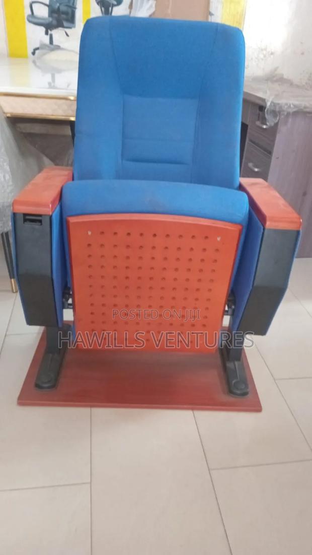 Auditorium Chair · Photo 3