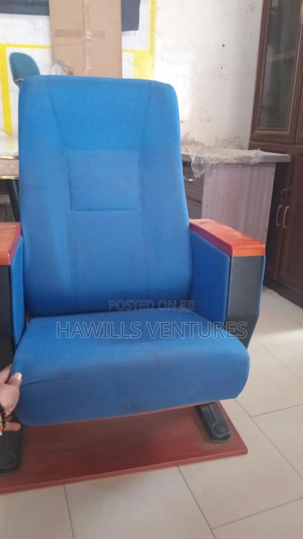 Auditorium Chair · Photo 4