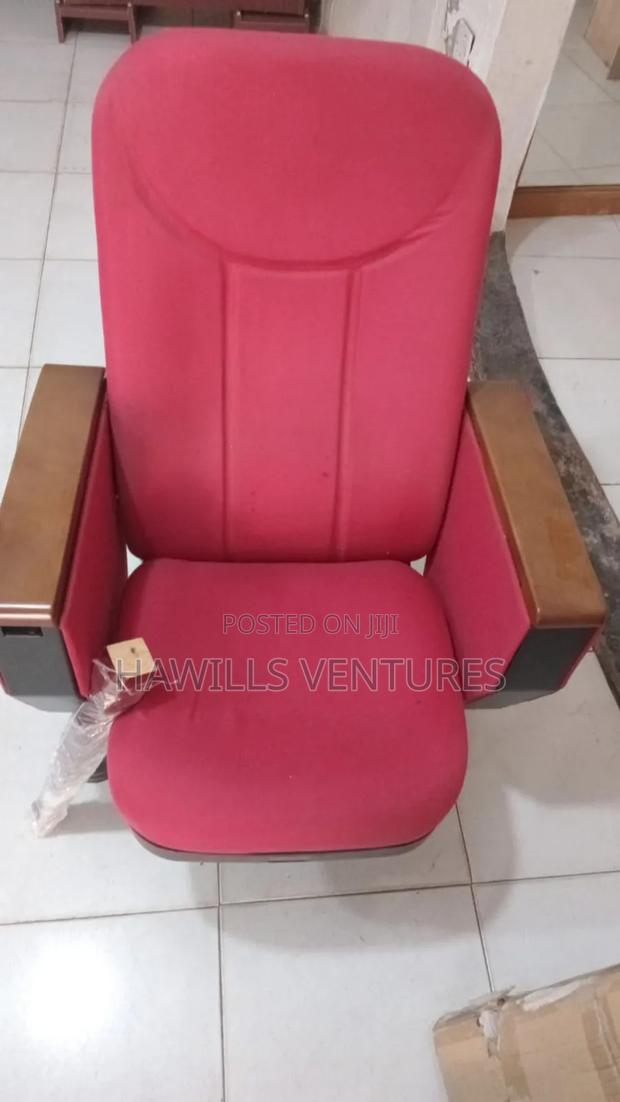 Auditorium Single Chair · Photo 2