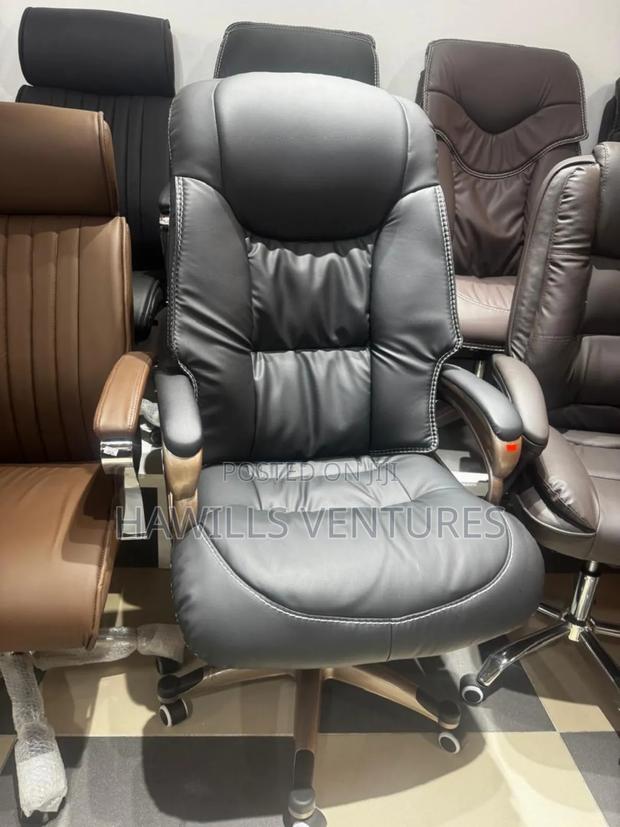 Office Leather Swivel Chair · Photo 2