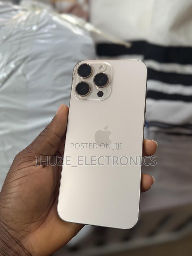 Apple iPhone 16 Pro Max 256 GB Gold photo 2