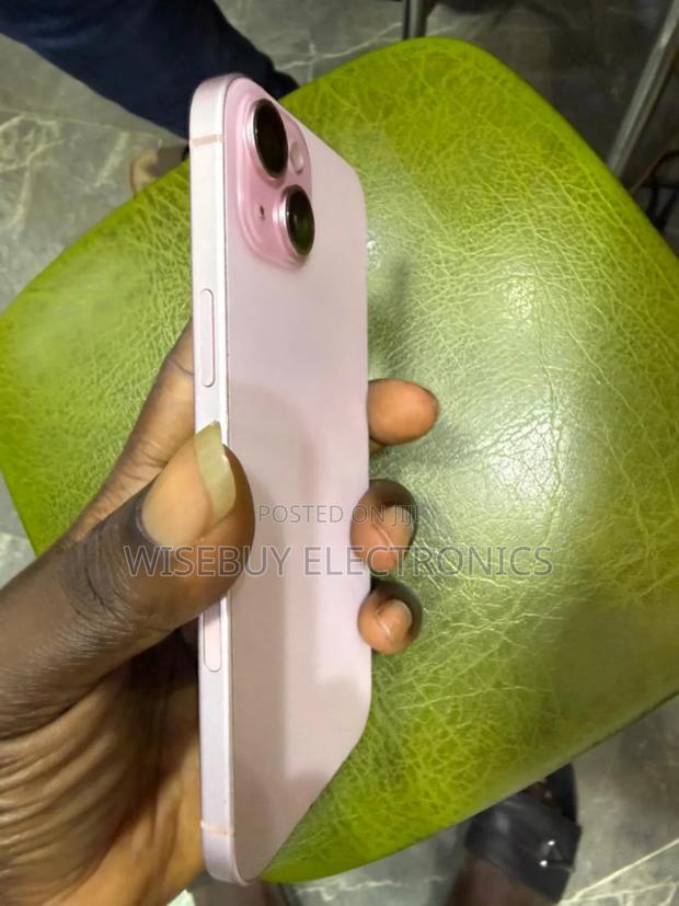 Apple iPhone 15 Plus 128 GB Rose Gold photo 2