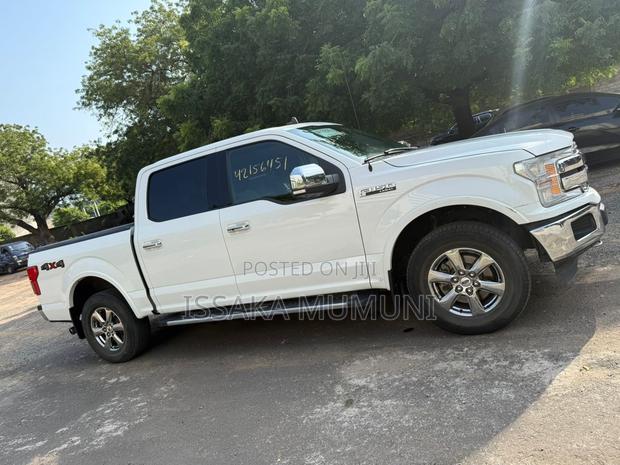 Ford F-150 Lariat 4x4 SuperCrew Cab Styleside 5.5 ft. box 145 in. WB