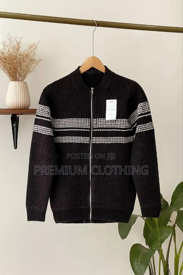 New Men Sweater · Photo 3