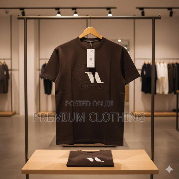 Quality Round Neck · Photo 3