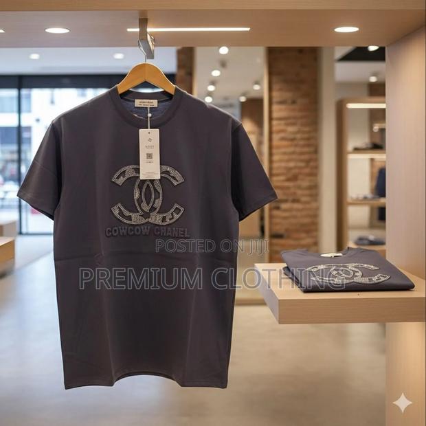 Quality Round Neck · Photo 4