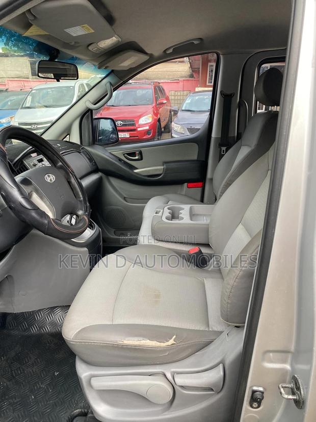Hyundai Starex 2015 Silver photo 5