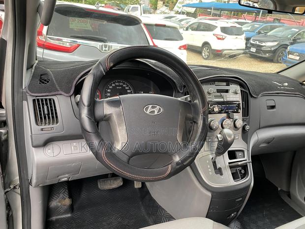 Hyundai Starex 2015 Silver photo 6