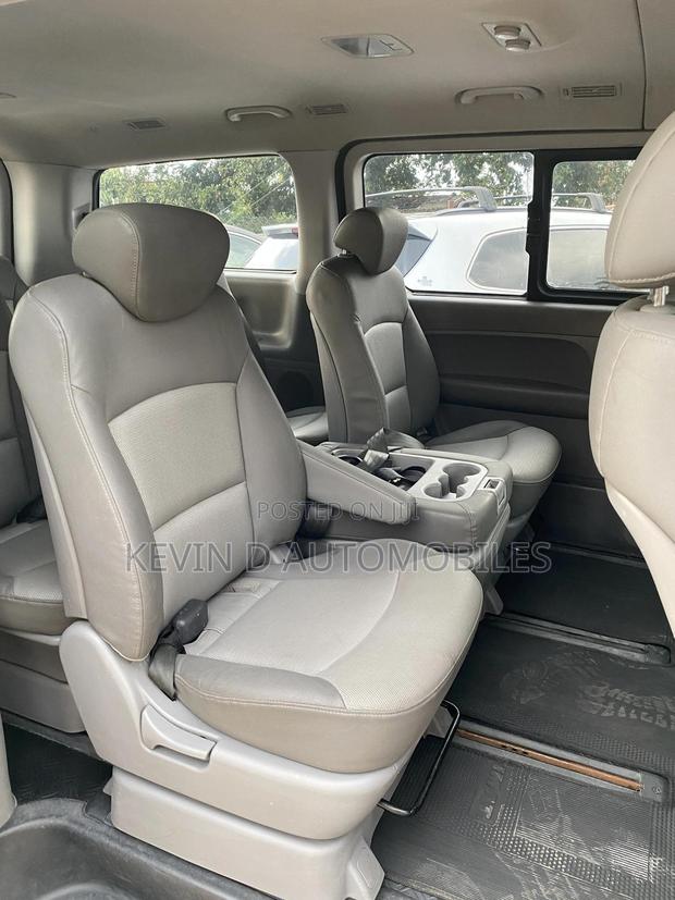 Hyundai Starex 2015 Silver photo 10