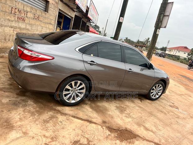 Toyota Camry SE 4dr Sedan (2.5L 4cyl 6A) 2017 Gray
