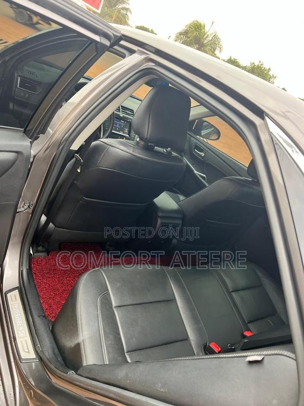 Toyota Camry SE 4dr Sedan (2.5L 4cyl 6A) 2017 Gray