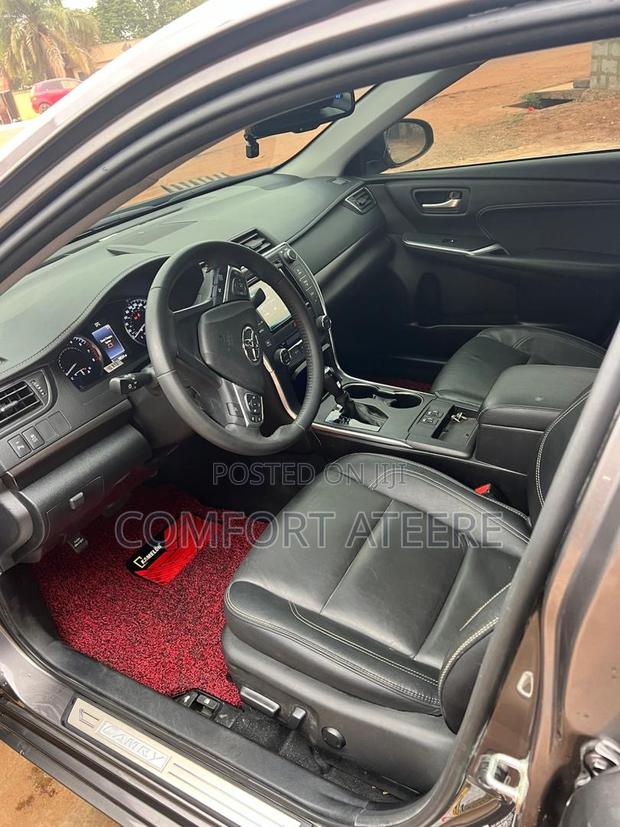 Toyota Camry SE 4dr Sedan (2.5L 4cyl 6A) 2017 Gray