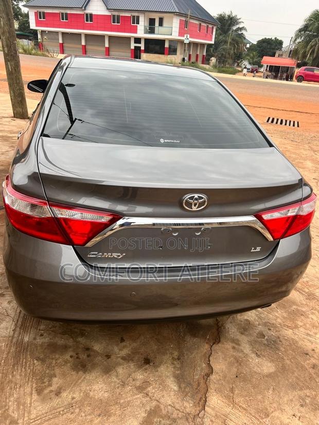 Toyota Camry SE 4dr Sedan (2.5L 4cyl 6A) 2017 Gray