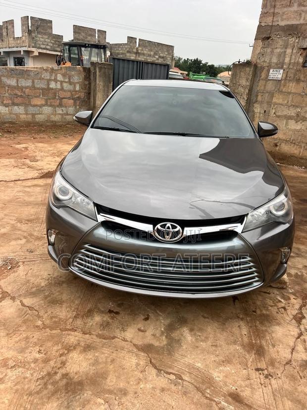 Toyota Camry SE 4dr Sedan (2.5L 4cyl 6A) 2017 Gray