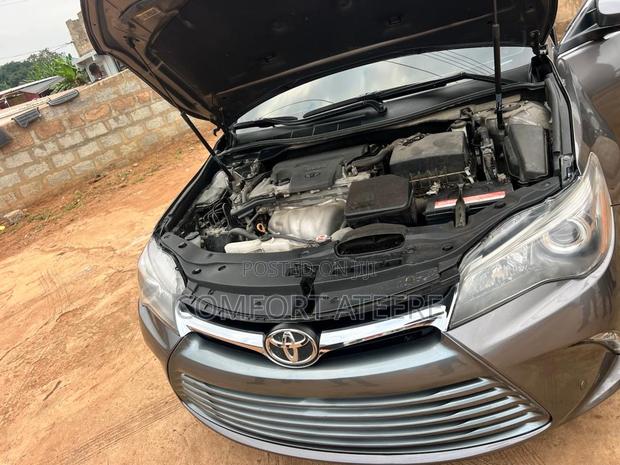 Toyota Camry SE 4dr Sedan (2.5L 4cyl 6A) 2017 Gray