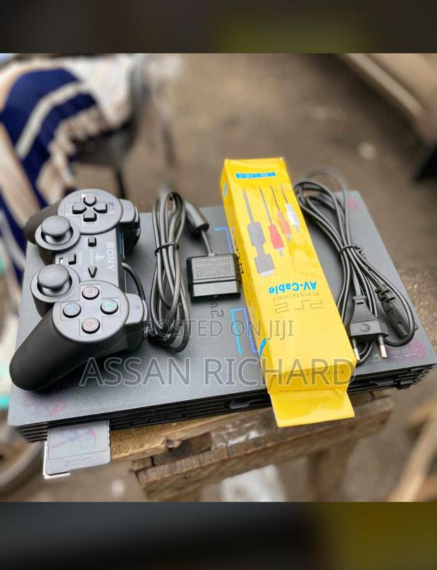 Playstation 2 photo 2