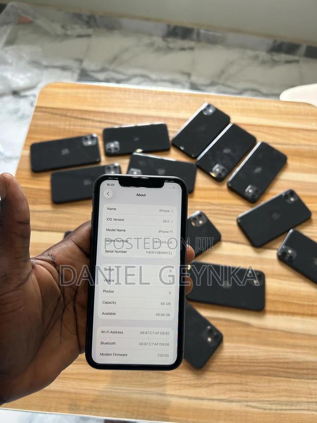 Apple iPhone 11 64 GB Black photo 4