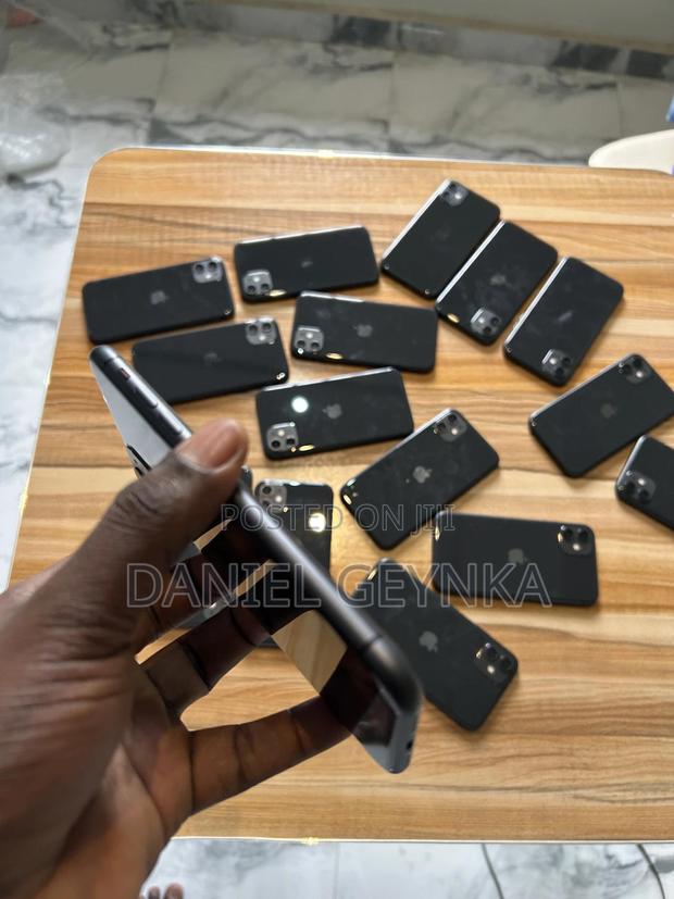 Apple iPhone 11 64 GB Black photo 3