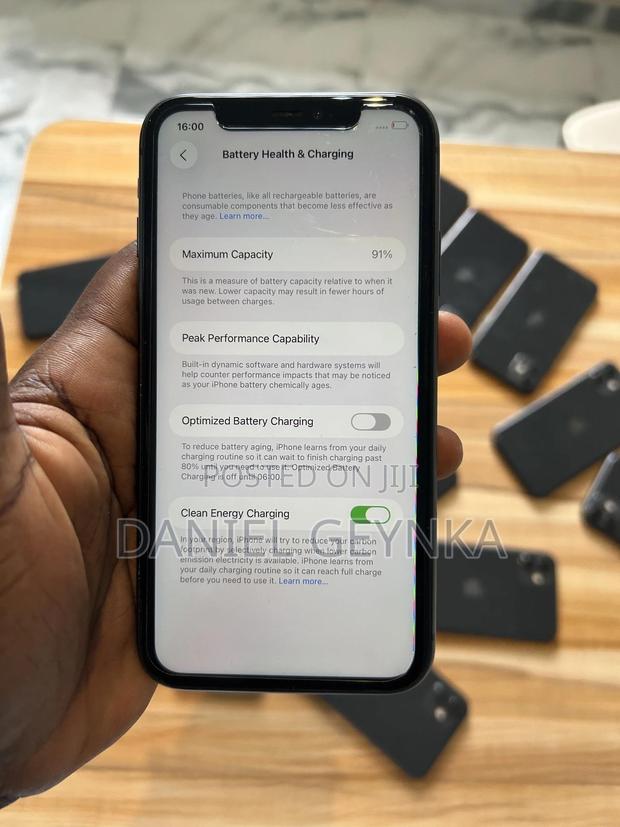 Apple iPhone 11 64 GB Black photo 2
