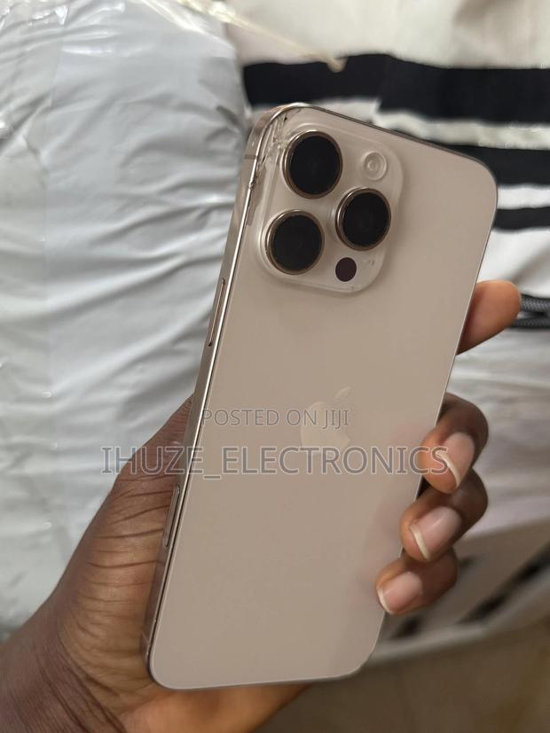 Apple iPhone 16 Pro Max 256 GB Gold photo 3