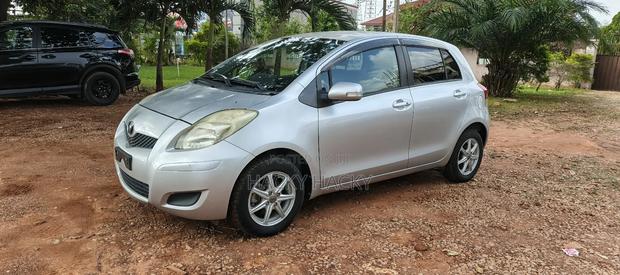 Toyota Vitz 2011 Silver