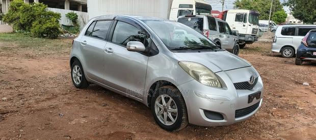 Toyota Vitz 2011 Silver