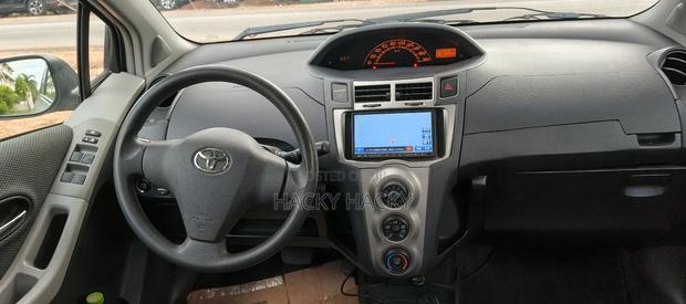 Toyota Vitz 2011 Silver