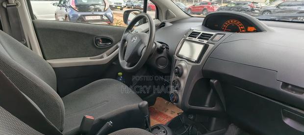 Toyota Vitz 2011 Silver