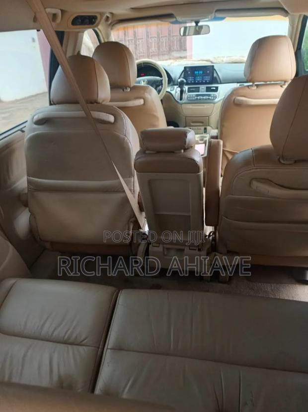 Honda Odyssey Touring Auto 2024 Blue photo 10