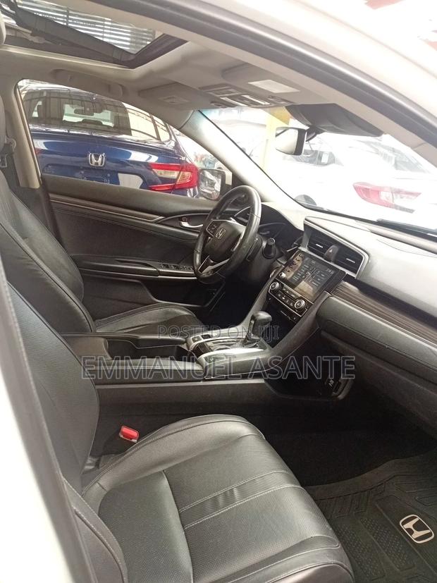 Honda Civic Touring Sedan 2019 White
