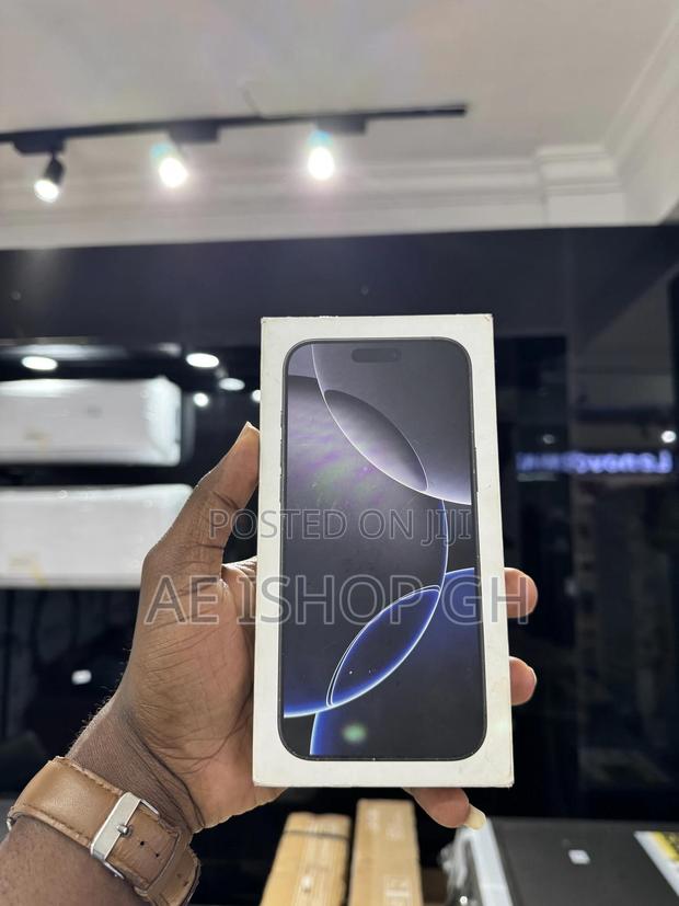 New Apple iPhone 16 Pro Max 1 TB Black photo 2