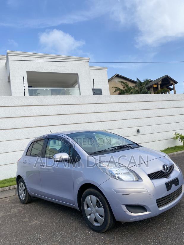 Toyota Vitz 2010 Silver