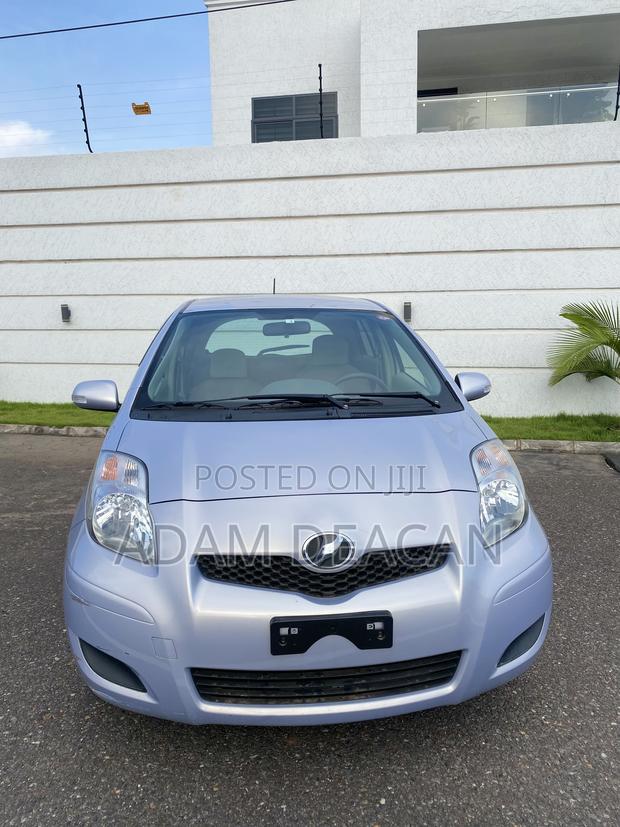 Toyota Vitz 2010 Silver