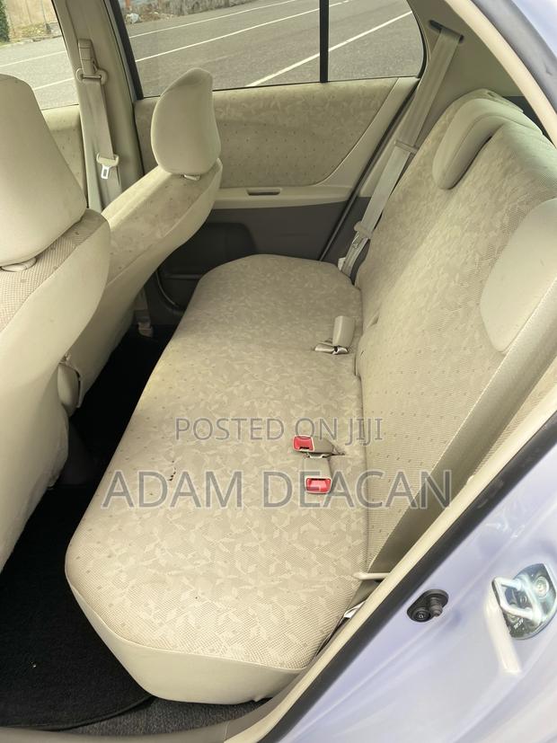 Toyota Vitz 2010 Silver