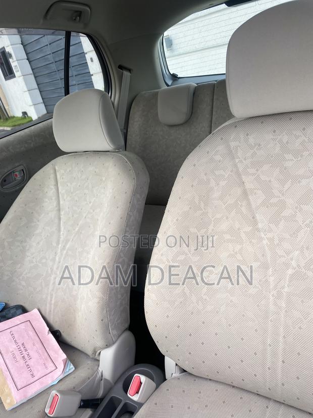 Toyota Vitz 2010 Silver