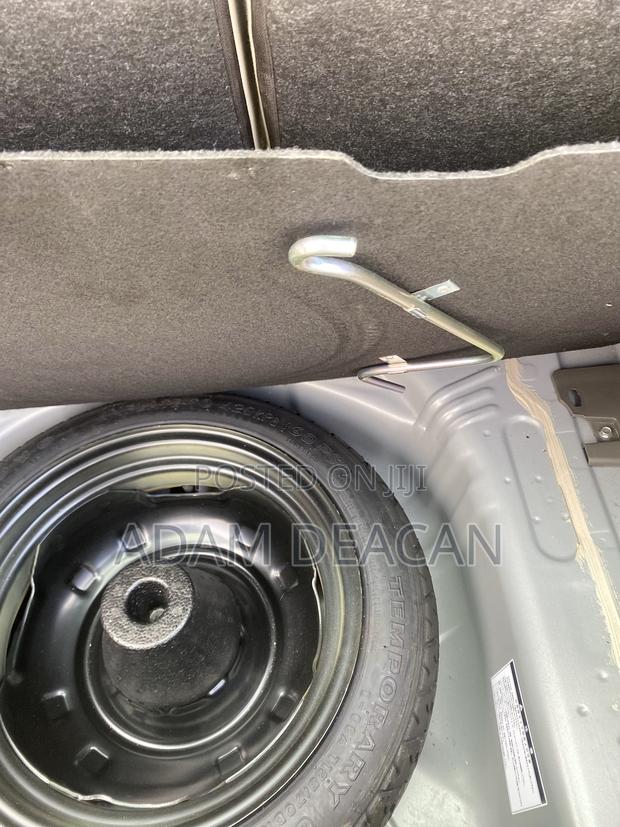 Toyota Vitz 2010 Silver