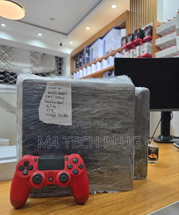 Playstation 4 Slim · Photo 1