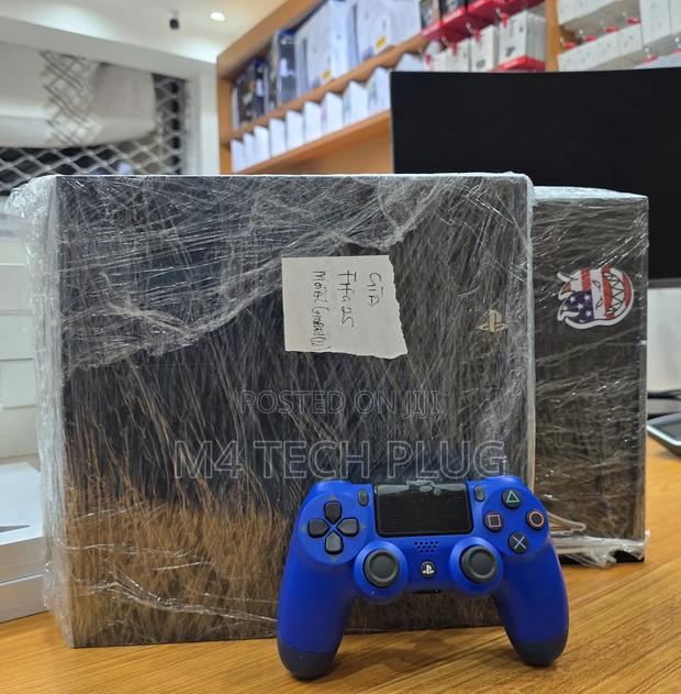 Playstation 4 Phat · Photo 1