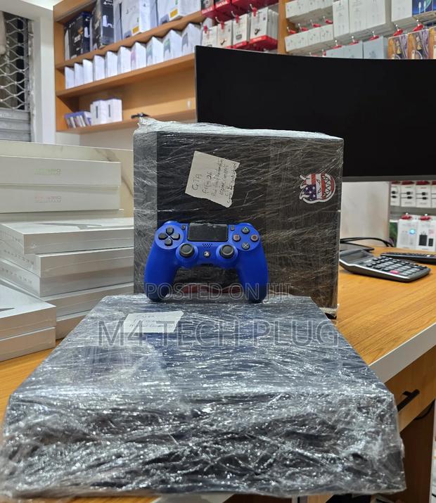 Playstation 4 Phat · Photo 2