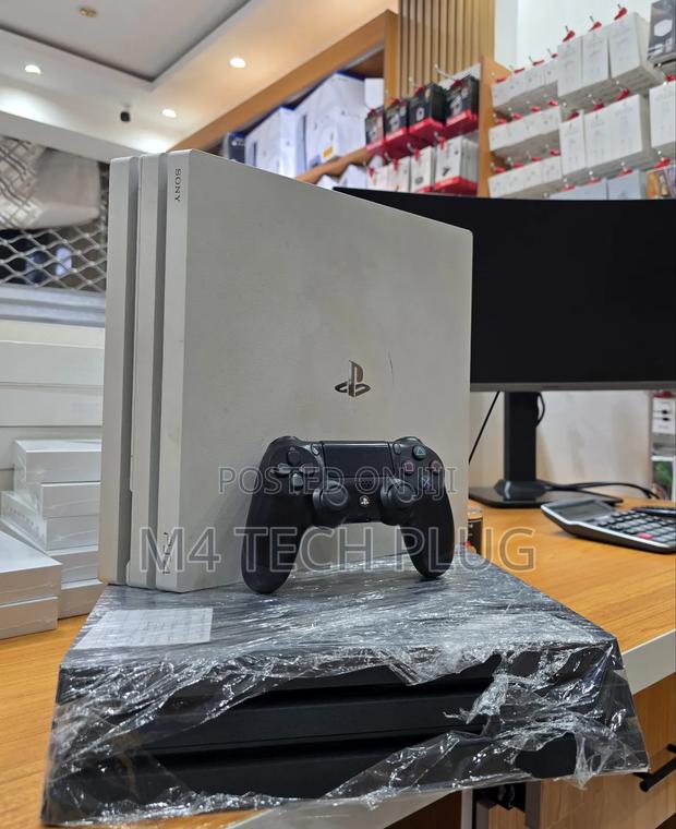 Playstation 4 Pro · Photo 1