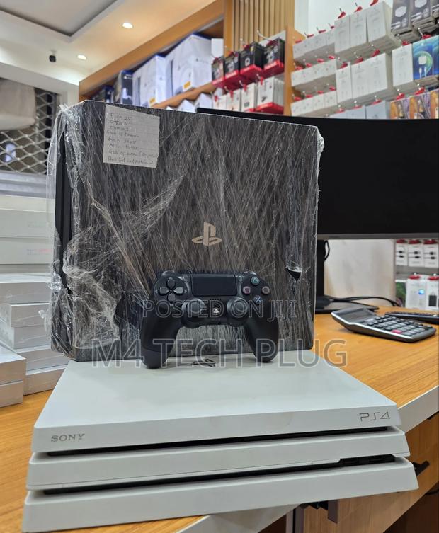 Playstation 4 Pro · Photo 2