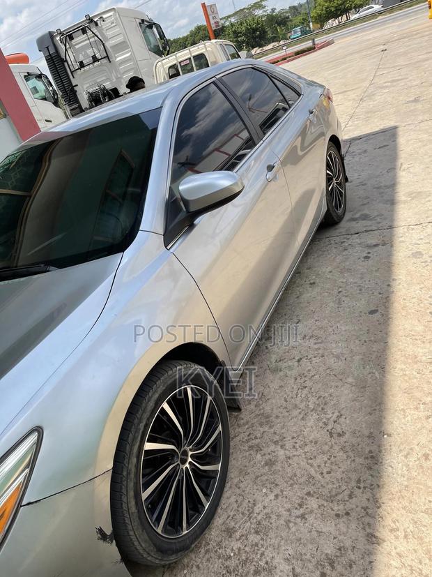 Toyota Camry LE 4dr Sedan (2.5L 4cyl 6A) 2015 Silver