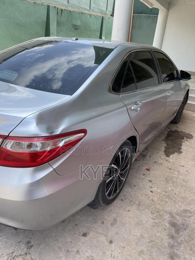 Toyota Camry LE 4dr Sedan (2.5L 4cyl 6A) 2015 Silver