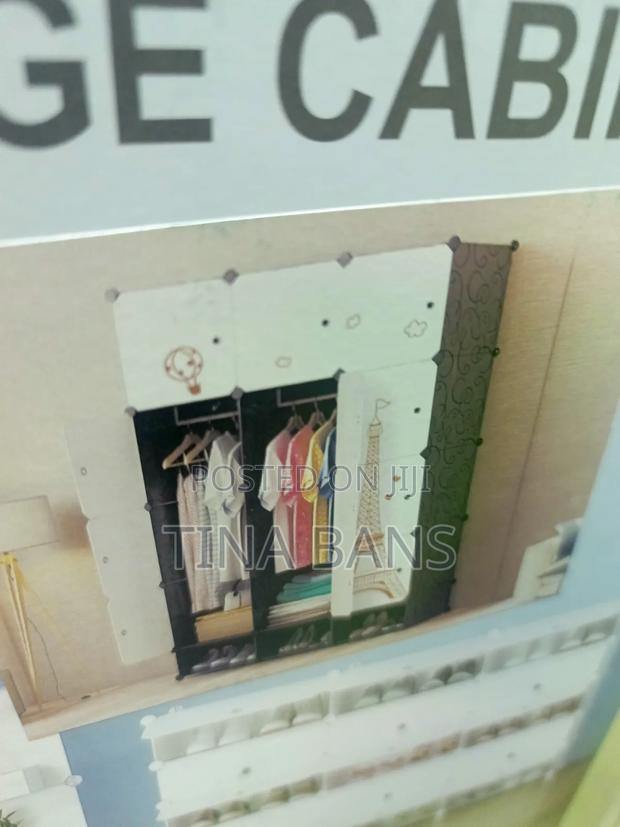 12 Cubicles Palstic Wardrobe photo 3