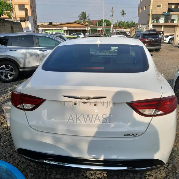 Chrysler 200 LX 2015 White photo 4